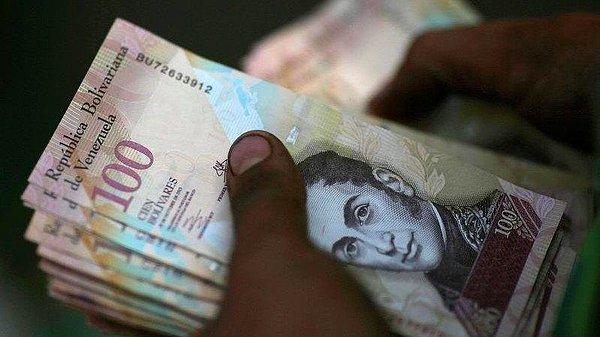 2013'te ekonomisinin büyüklüğü 320 milyar dolar olan Venezuela'nın ekonomisi şu an 35 milyar dolara kadar düşmüş durumda.