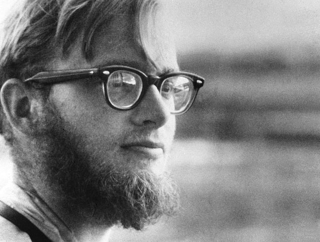 Yıllar sonra Michael Rockefeller kendi sanatını bulmak için bir yolculuğa çıkmaya karar verdi.