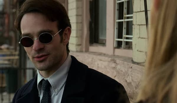 6. Matt Murdock'un Örümcek-Adam: Eve Dönüş Yok filminde yer alması gizli bir ayrıntı olmasa da, Peter'ın tutuklanıp Matt tarafından temsil edildiği The Amazing Spider-Man'in bir sayısına bir göndermedir.