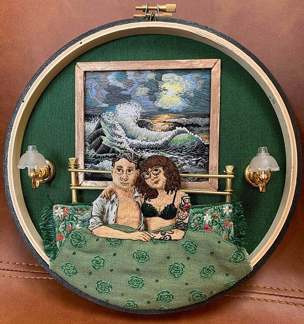 8. Свадебный подарок друзьям. Фишка в том, что лампочки реально включаются