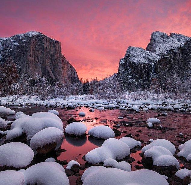 6. Yosemite, Kaliforniya'da unutulmaz gün doğumu.😍