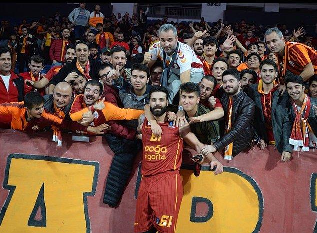 Galatasaray altyapısından yetişen basketbolcu ilk kez 2009'da forma giydi ve 2014-2015 hariç bugüne kadar hep Galatasaray forması giydi.