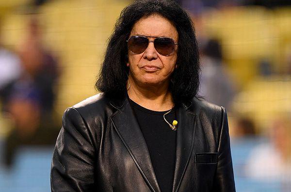 Kiss grubunun basçısı Gene Simmons, gruba katılmadan önce bir çocuk bakıcısıydı.