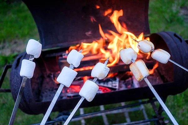 1. Şömine Ateşinde Marshmallow Kızartma Tarifi