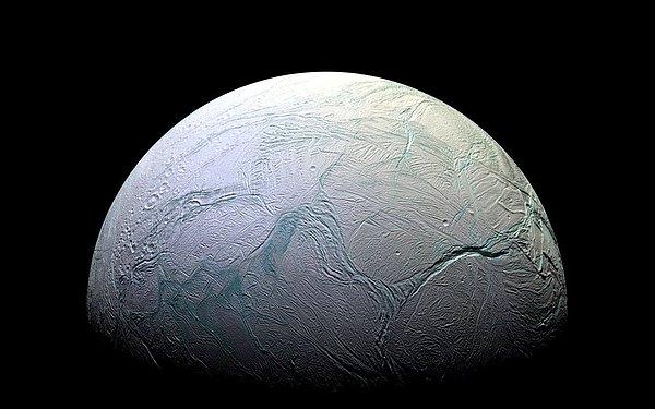 4. Satürn'ün uydularından birinde hâlâ yaşam olabilir.
