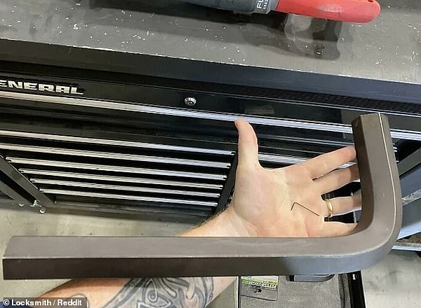 13. Это гигантский шестигранный ключ, который используется для ввинчивания болтов и винтов в шестигранную головку, но он предназначен для промышленного оборудования.