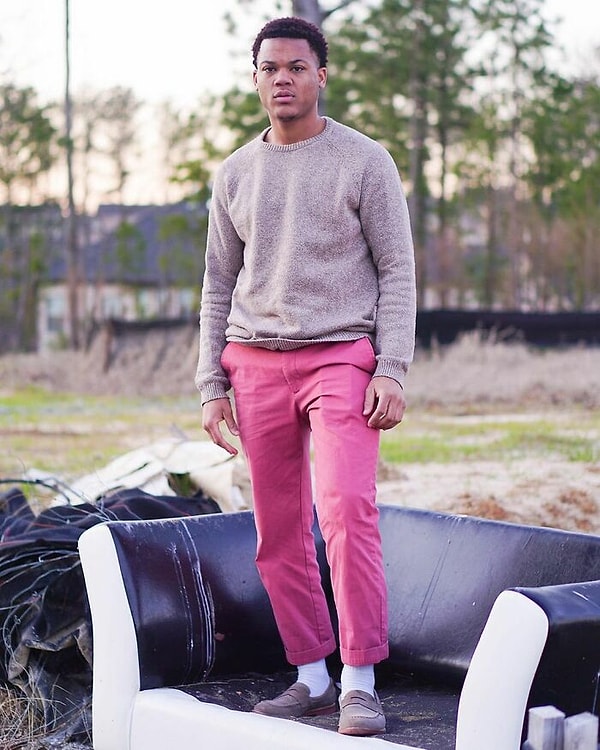 Видео с Далленом Харреллом, 24-летним водителем UPS из Атланты, стало виральным после того, как он оставил душераздирающее сообщение одному из своих недавних клиентов на камеру дверного звонка.