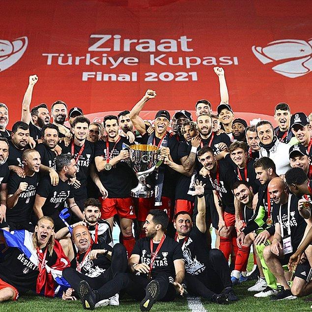 15. 17 Mayıs - 59. Ziraat Türkiye Kupası finalinde Fraport TAV Antalyaspor'u 2-0 mağlup eden Süper Lig şampiyonu Beşiktaş, kupayı kazandı.