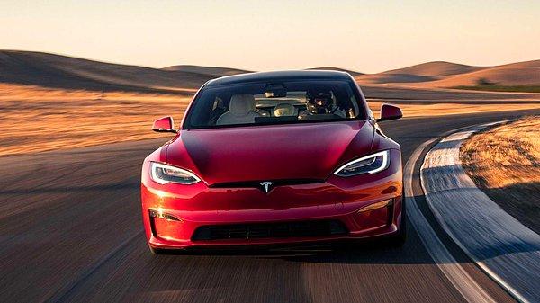 2. Elektrikli otomobil üreticisi Tesla, 2021 yılında 936 bin 172 araç teslimatı gerçekleştirdiğini açıkladı.
