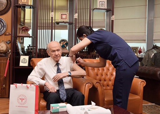 Bahçeli'den 'Aşı' Paylaşımı: 'Yerli ve Milli Turkovac Aşımı Oldum'