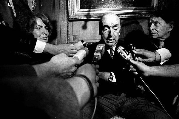 Neruda solcu bir görüşe sahip olduğu için aldığı ödül epey tartışma yaratmıştı.