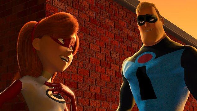 5. The Incredibles'ta Bay İnanılmaz'ın ilk kıyafeti mavi, Elastik Kız'ınki ise kırmızı.