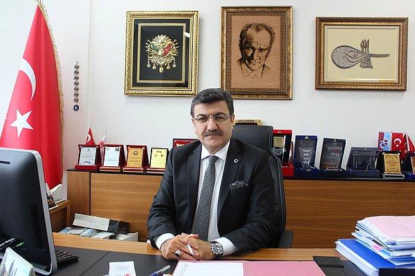 Habertürk'te Enine Boyuna programına katılan akademisyen ve yazar Prof. Dr. Yaşar Hacısalihoğlu, yapılan zamlar ve enflasyona ilişkin konuştu.