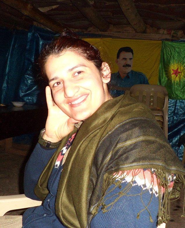 Bozkurt, köşesindeki yazısında "Bora ile Semra Güzel’in Irak’ın kuzeyindeki terör kamplarında çekilmiş samimi pozları vardı. Yani fotoğrafların bize anlattığına göre, PKK’lı terörist Volkan Bora ile Semra Güzel sevgiliydi" ifadelerini kullandı.