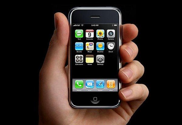 Vizyonuyla Apple'ı dünyanın önde gelen teknoloji şirketlerinden biri konumuna getiren Steve Jobs, şu sözleriyle aslında hiç de haksız değildi: "iPhone, diğer tüm cep telefonlarından beş yıl ileride olan devrim niteliğinde ve büyülü bir üründür."