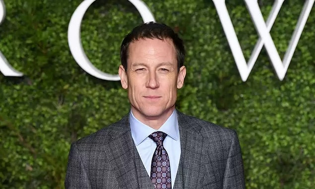 The Crown, Game of Thrones, Rome gibi dizilerde izlediğimiz, 2021 Emmy En İyi Yardımcı Erkek Oyuncu Ödülü sahibi Tobias Menzies, dizinin başrolünü üstlenecek.