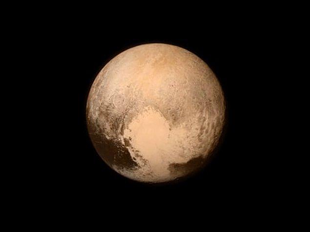 Yaklaşık on yıldır gökbilimciler, Plüton'un ötesindeki küçük nesnelerin yörüngeleri karşısında şaşkına dönmektedirler.