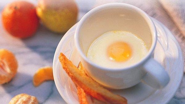 Kahvaltı için yumurtanız 1 dakikada hazır: Bardakta yumurta tarifi