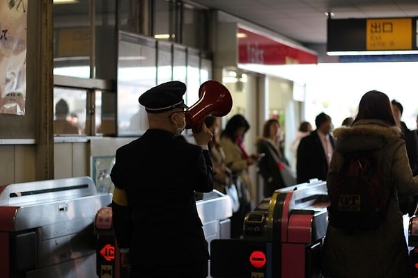 14. Ожидайте, пока другие выйдут из лифта, прежде чем самому заходить