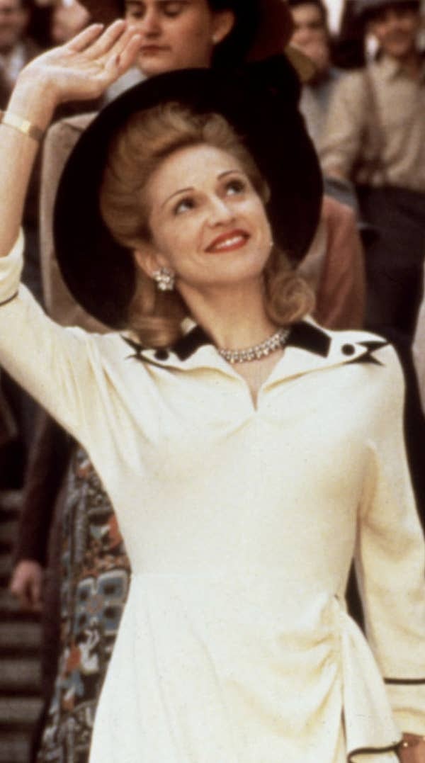 МИМО: Как выглядела Мадонна в роли Евы Перон в фильме «Эвита» (1996):