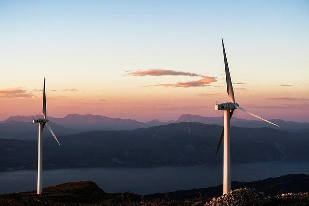 21. 2018 yılı, Kosta Rika'nın yenilenebilir enerji ile %98 elektrik ihtiyacını karşıladığı dördüncü yılıydı.