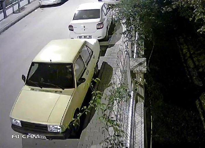 Otomobili Çalıp Parçalayan Hırsızın Savunması: 'Benim Aracım Zannettim'