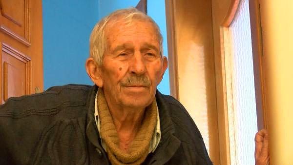 11. Bayrampaşa'da zammı kabul etmeyen kiracısının kapısını baltayla kırıp içeri giren ve evi dağıtan saldırgan konuştu. 93 yaşındaki Naim Akgün, 'Pazartesi günü 7-8 camını kıracağım. Başka çaresi yok çünkü. Neye mal olursa olsun kıracağım' dedi.