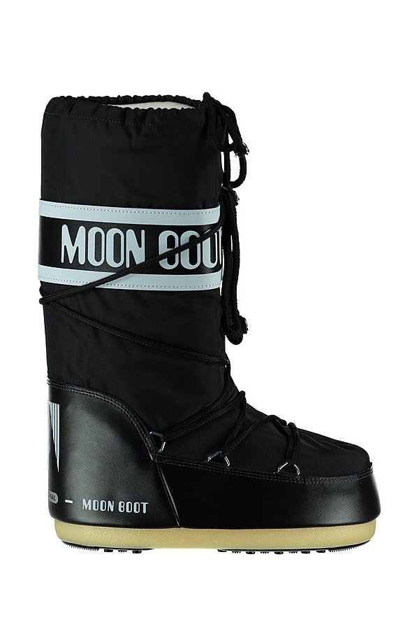 12. O kış aylarının parlayan yıldızı: Moon Boot