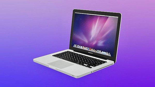 2. Apple, eskiyen ürünlerini dahil ettiği nostaljik listeye bir modelini daha ekliyor: 2012 model 13 inç MacBook Pro.