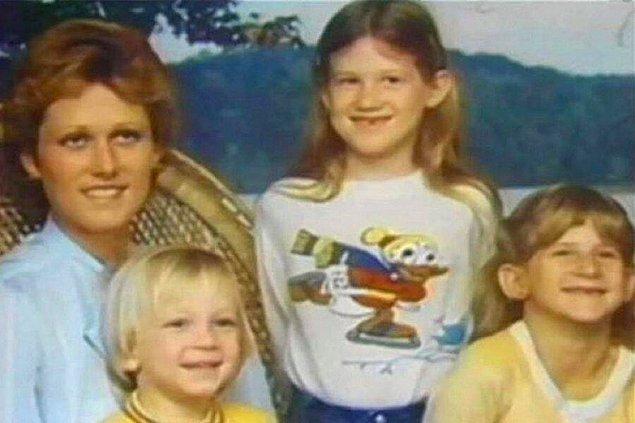 19 Mayıs 1983'te Diane Downs, arabasını Springfield, Oregon'da bir yol kenarına çekti ve çocuklarını 22 kalibrelik bir tabancayla defalarca vurdu.
