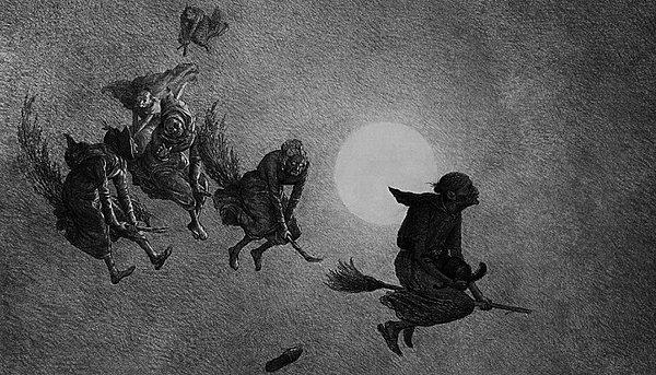 15. ile 17. yüzyıl arasında Avrupa'da cadıların imajı sivri şapkalı, siyah pelerinli, elinde uçan bir süpürge olan kadınlar şeklinde tasvir ediliyordu.