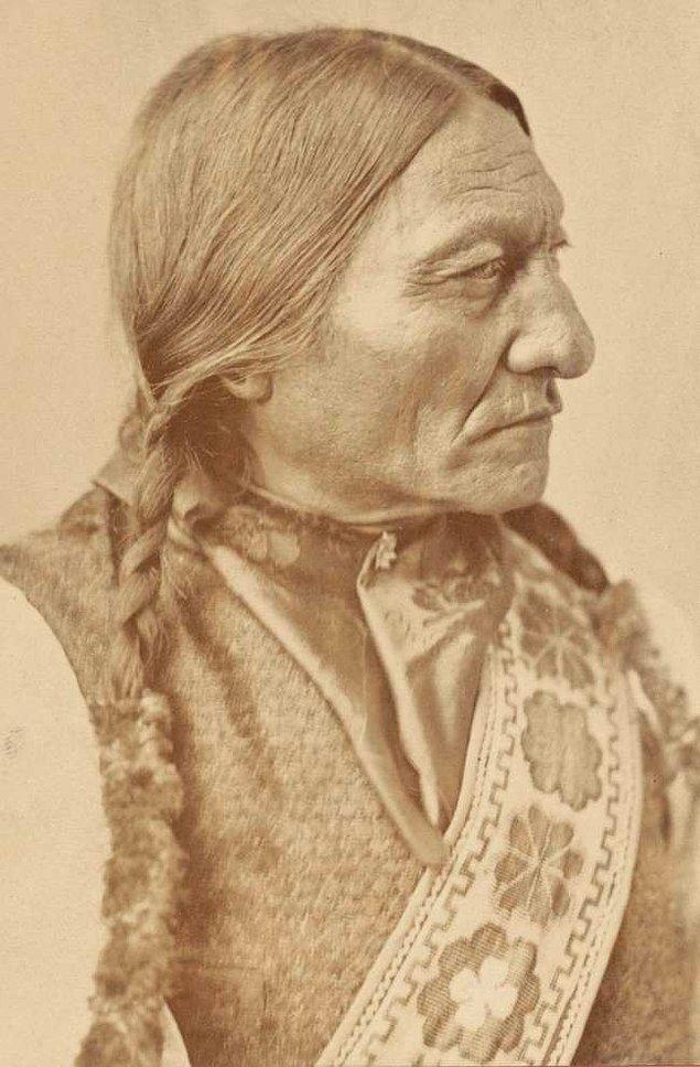 Oturan Boğa'nın güçlü duruşu ona birçok hayran kazandırdı ve hatta daha önce kimsenin sahip olmadığı bir unvan olan Lakota Sioux'nun en büyük lideri olarak yükselmesine yol açtı.