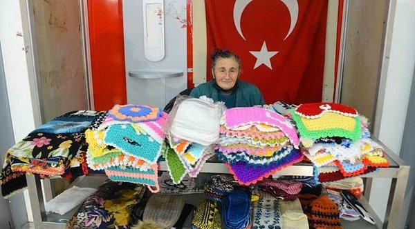 “Çorap, şapka, el işleri aldım. 6 seneden beri Ankara’da bu işleri yapıyorum.”