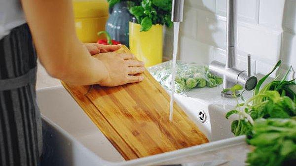 12. Bazen sebzeleri yıkasanız da kar etmez: Kesme tahtası