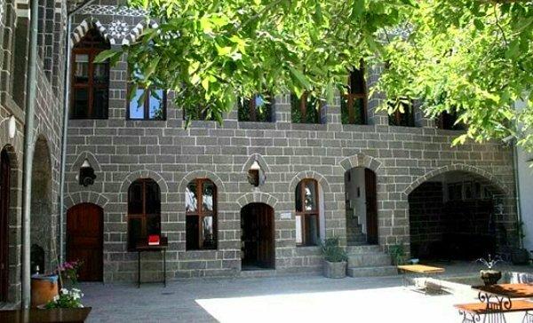 11. Ahmet Arif Edebiyat Müzesi