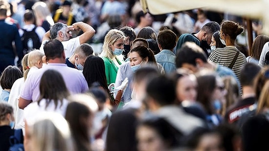 Pfizer CEO'sundan 'Omicron' Açıklaması: 'Birkaç Ay İçinde Normale Dönebiliriz'