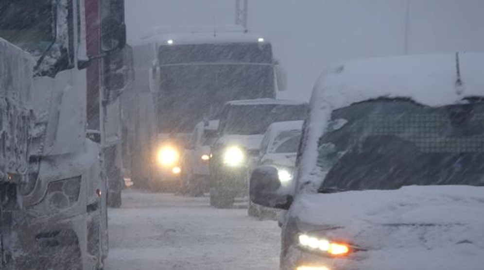Yola Çıkacaklara Dikkat: İstanbul - Ankara TEM ve Devlet Yolu Trafiğe Kapatıldı!