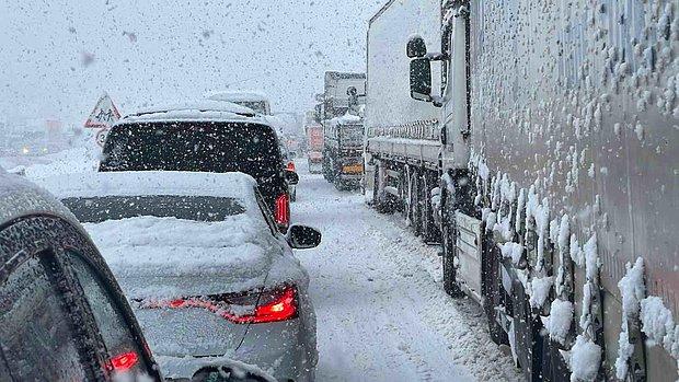 İstanbul-Ankara TEM Otoyolu ve D-100 Devlet Yolu Tüm Araç Geçişlerine Kapatıldı