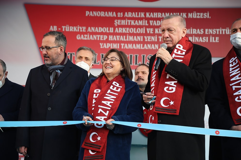 Mikrofon Açık Unutulursa... Erdoğan Rektörü Sordu, Fatma Şahin 'Tam Bir Deli' Dedi