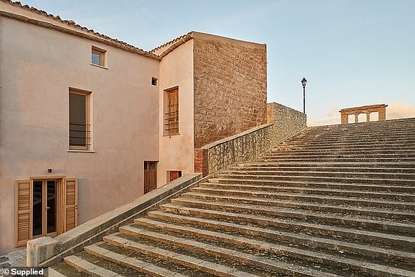 У счастливого арендатора будет возможность переехать в Самбуку и остаться в доме за 1 евро без арендной платы в течение года, начиная с 30 июня, при этом выставив одну из комнат на Airbnb.