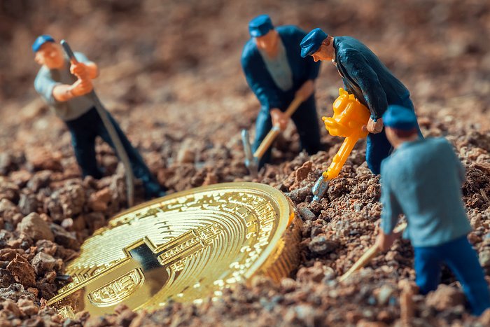 Bitcoin Düşüşte, Solana ve HUH Token Alım Fırsatı Sunuyor