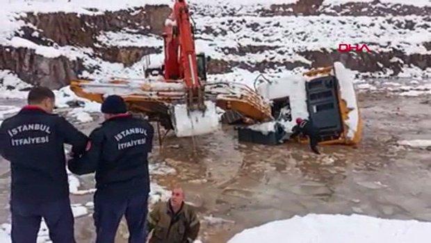 İş Makinesi Su Dolu Çukura Düştü, Operatör Hayatını Kaybetti