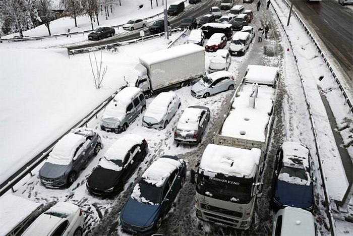 Dondurucu Soğuklar Devam Ediyor: İstanbul’da Kar Yağışı Akşama Geri Dönüyor