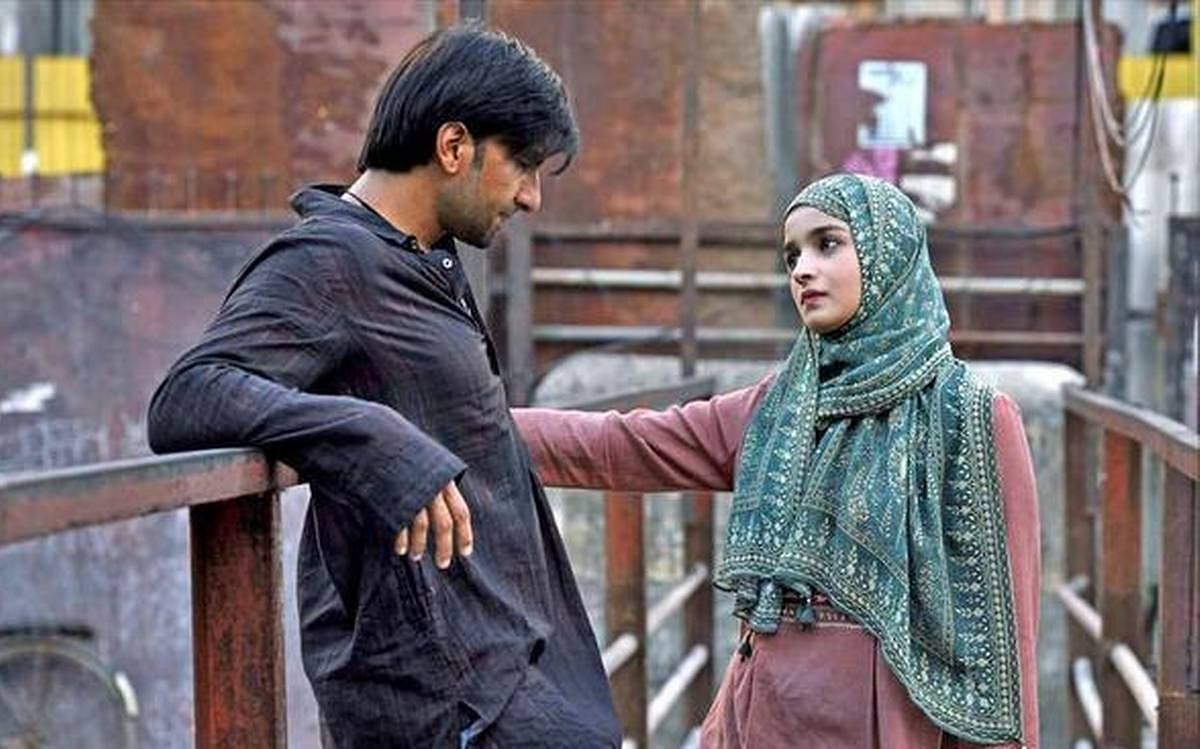 Индийские боев 2019. Gully boy индийский фильм. За ста миллионами индийский фильм 2019.