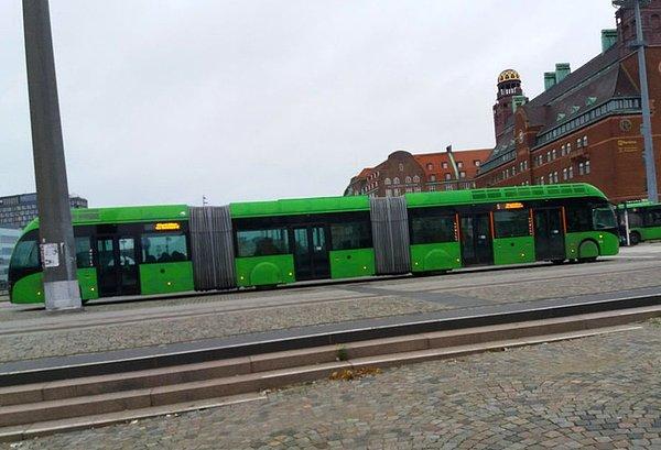 13. Malmö'deki otobüsler aynı tramvay gibi, iki yöne de gidebiliyor!