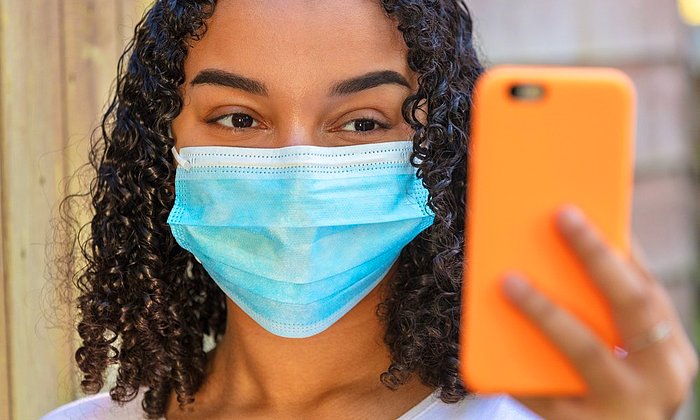 Sonunda: iPhone Artık Maske Takılıyken de Yüzümüzü Tanıyacak!