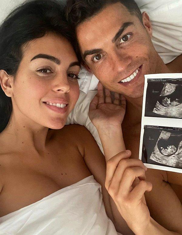 Nişanlısı Georgina Rodriguez ile yaşadığı aşk, mutlu aile tabloları derken Ronaldo'cuğumuzun yüzü gülüyor anlayacağınız.