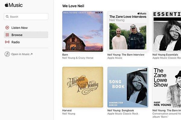 Apple Music kullanıcılarına bildirimler göndermeye başladı ve “Apple Music, Neil Young’ın evi” şeklinde göndermelerde bulundu. Ayrıca Neil Young’ın sanatçı profilinde “Neil’i Seviyoruz” şeklinde bir başlık yer alıyor.