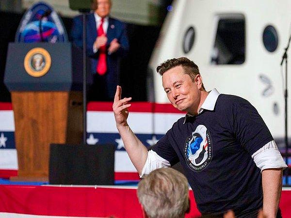 Öte yandan uzay şirketinin faaliyetleri NASA'yla sınırlı değil. SpaceX başka şirketler ve ABD Savunma Bakanlığı için de uydular fırlatıyor.