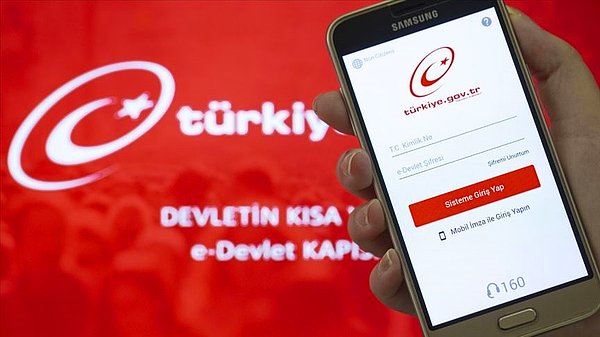 3. Sahte kurum hesapları: Kamu kurumlarının veya şirketlerin ismi kullanılarak açılan sahte hesaplardan paylaşılan linkler ile kredi kartı bilgilerinin çalındığı dolandırıcılık yöntemi.